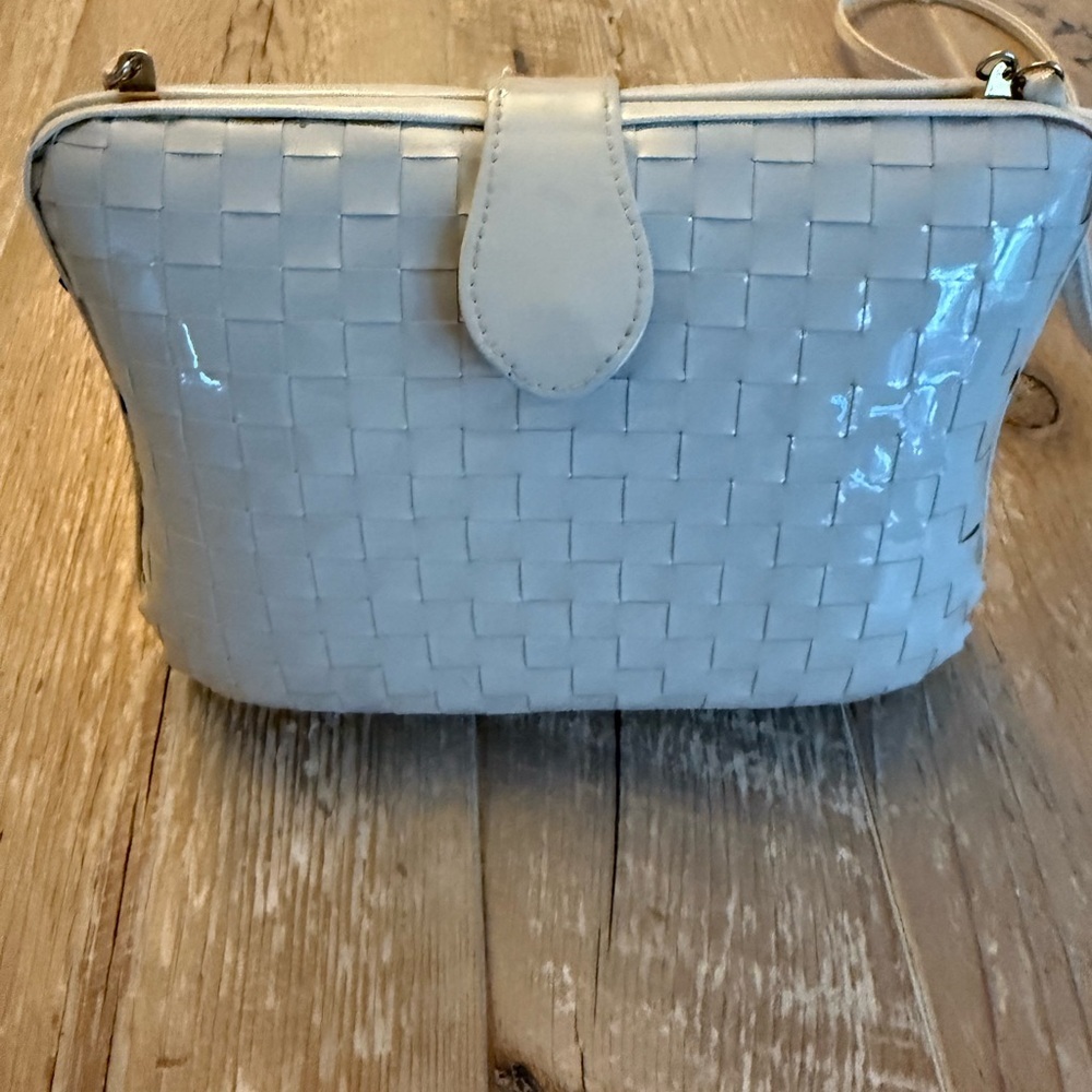 Vintage White Woven Crossbody Bag - Picture 2 of 11